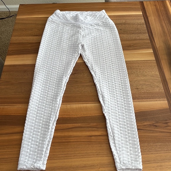 Famous TikTok Leggings, Yoga Pants for Women, Booty - Picture 4 of 8